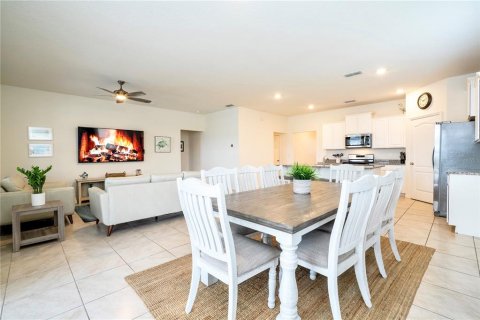House in Davenport, Florida 6 bedrooms, 303.23 sq.m. № 2233246 - photo 8