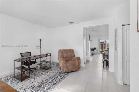 Townhouse in Miami, Florida 3 bedrooms, 137.77 sq.m. № 2018352 - photo 5