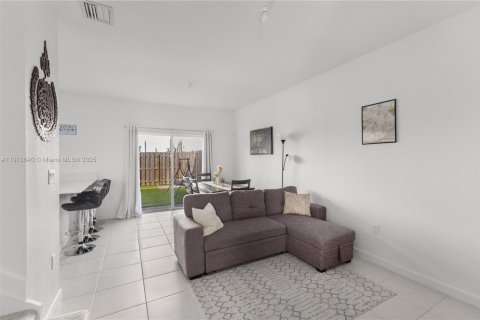 Townhouse in Miami, Florida 3 bedrooms, 137.77 sq.m. № 2018352 - photo 10