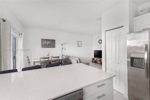 Townhouse in Miami, Florida 3 bedrooms, 137.77 sq.m. № 2018352 - photo 16