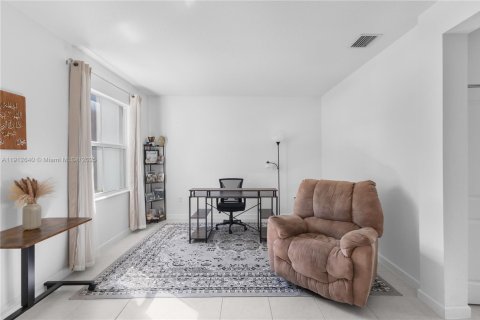 Townhouse in Miami, Florida 3 bedrooms, 137.77 sq.m. № 2018352 - photo 6