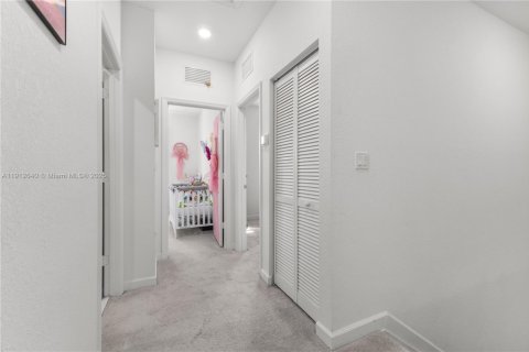 Townhouse in Miami, Florida 3 bedrooms, 137.77 sq.m. № 2018352 - photo 29
