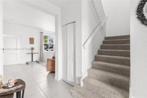 Townhouse in Miami, Florida 3 bedrooms, 137.77 sq.m. № 2018352 - photo 19