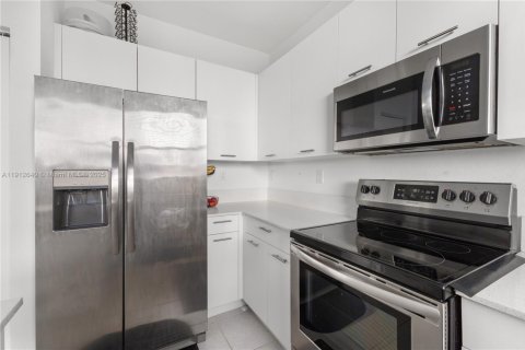 Townhouse in Miami, Florida 3 bedrooms, 137.77 sq.m. № 2018352 - photo 17