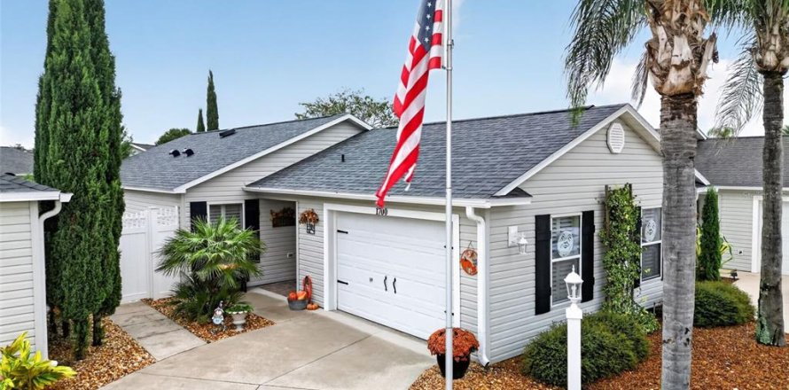 Villa ou maison à The Villages, Floride 2 chambres, 105.72 m2 № 2408801