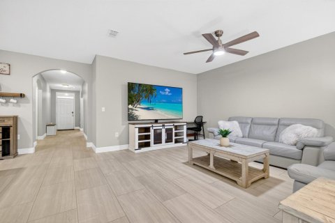 Casa en venta en Port St. Lucie, Florida, 3 dormitorios, 157 m2 № 2084475 - foto 4