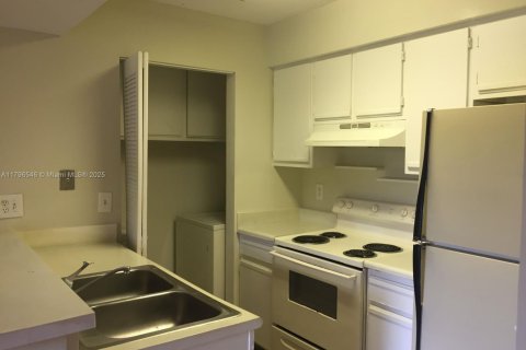 Condo in Pompano Beach, Florida, 1 bedroom  № 2013860
