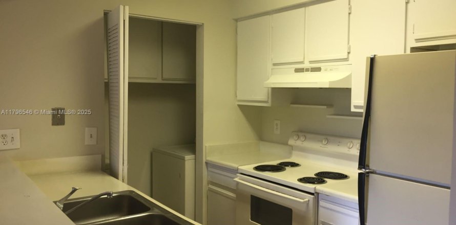 Condo in Pompano Beach, Florida, 1 bedroom № 2013860