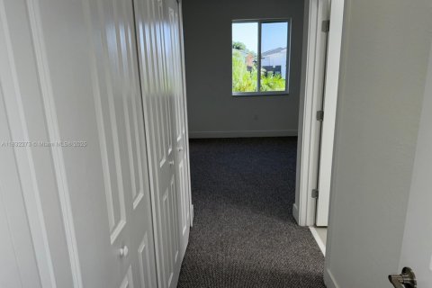 Casa en venta en Homestead, Florida, 5 dormitorios, 239.97 m2 № 1965633 - foto 9