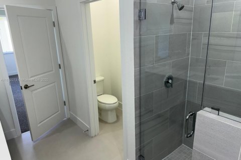 Casa en venta en Homestead, Florida, 5 dormitorios, 239.97 m2 № 1965633 - foto 24