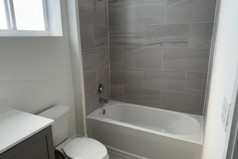 Casa en venta en Homestead, Florida, 5 dormitorios, 239.97 m2 № 1965633 - foto 12