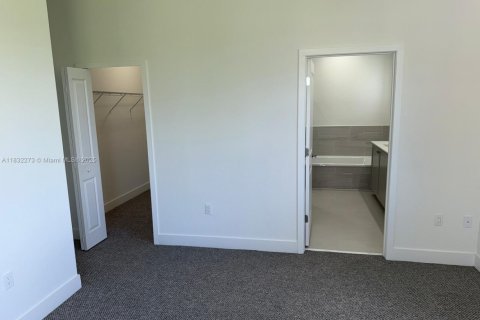 Casa en venta en Homestead, Florida, 5 dormitorios, 239.97 m2 № 1965633 - foto 21