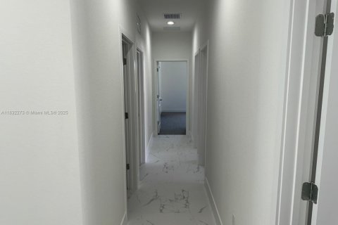 Casa en venta en Homestead, Florida, 5 dormitorios, 239.97 m2 № 1965633 - foto 13
