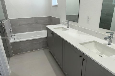 Casa en venta en Homestead, Florida, 5 dormitorios, 239.97 m2 № 1965633 - foto 22