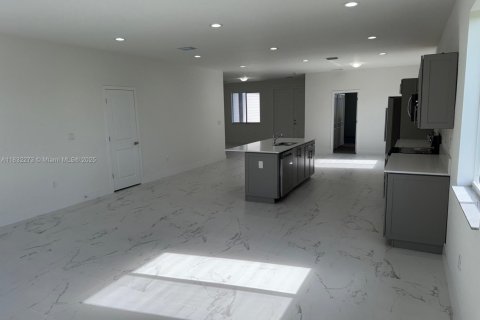 Casa en venta en Homestead, Florida, 5 dormitorios, 239.97 m2 № 1965633 - foto 7