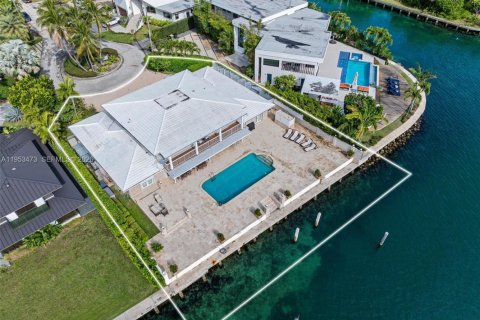 House in North Miami, Florida 7 bedrooms, 510.31 sq.m. № 2007875 - photo 6