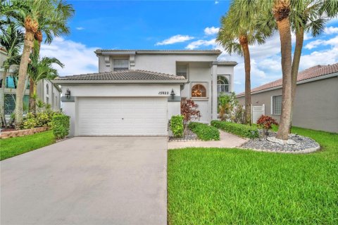 House in Pembroke Pines, Florida 5 bedrooms, 278.52 sq.m. № 2392954 - photo 23