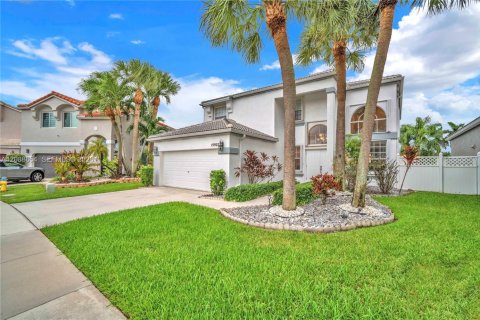 House in Pembroke Pines, Florida 5 bedrooms, 278.52 sq.m. № 2392954 - photo 22