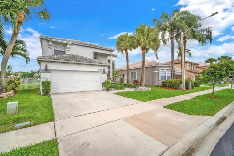 House in Pembroke Pines, Florida 5 bedrooms, 278.52 sq.m. № 2392954 - photo 21