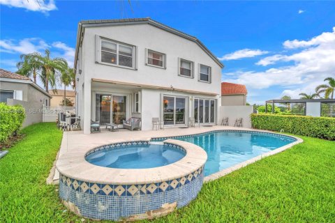 House in Pembroke Pines, Florida 5 bedrooms, 278.52 sq.m. № 2392954 - photo 26