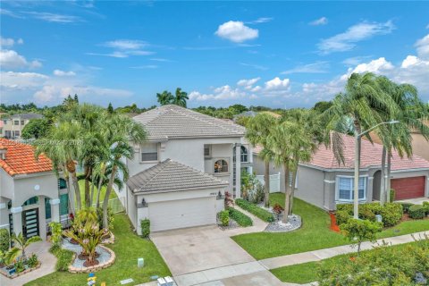 House in Pembroke Pines, Florida 5 bedrooms, 278.52 sq.m. № 2392954