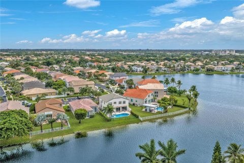 House in Pembroke Pines, Florida 5 bedrooms, 278.52 sq.m. № 2392954 - photo 12