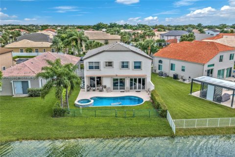 House in Pembroke Pines, Florida 5 bedrooms, 278.52 sq.m. № 2392954 - photo 20