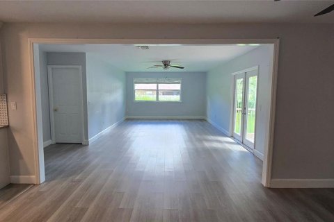 Casa en venta en Edgewater, Florida, 4 dormitorios, 199.37 m2 № 2384123 - foto 13