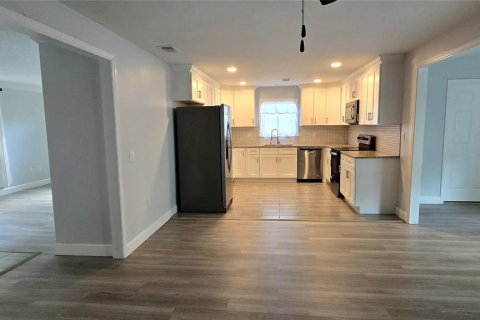 Casa en venta en Edgewater, Florida, 4 dormitorios, 199.37 m2 № 2384123 - foto 12