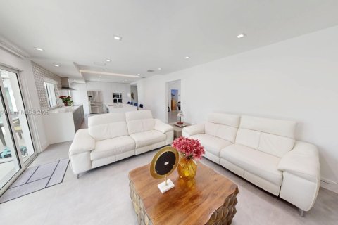 Villa ou maison à louer à Plantation, Floride: 4 chambres, 273.69 m2 № 1946487 - photo 6