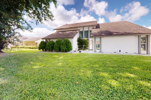 Villa ou maison à louer à Plantation, Floride: 4 chambres, 273.69 m2 № 1946487 - photo 1