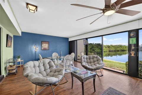 House in Punta Gorda, Florida 3 bedrooms, 239.87 sq.m. № 2238816 - photo 22