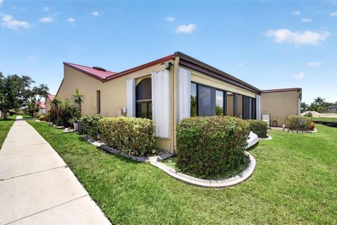 House in Punta Gorda, Florida 3 bedrooms, 239.87 sq.m. № 2238816 - photo 26