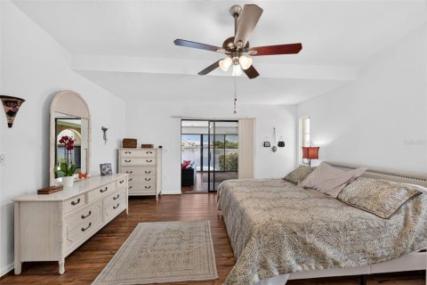 House in Punta Gorda, Florida 3 bedrooms, 239.87 sq.m. № 2238816 - photo 13