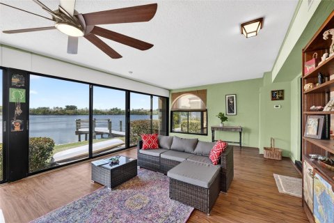 House in Punta Gorda, Florida 3 bedrooms, 239.87 sq.m. № 2238816 - photo 21