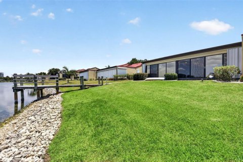 House in Punta Gorda, Florida 3 bedrooms, 239.87 sq.m. № 2238816 - photo 30
