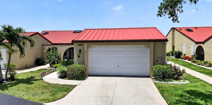 House in Punta Gorda, Florida 3 bedrooms, 239.87 sq.m. № 2238816