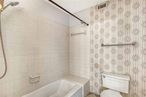 Condo in Bradenton, Florida, 2 bedrooms  № 2221436 - photo 20