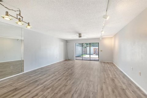 Condo in Bradenton, Florida, 2 bedrooms  № 2221436 - photo 6