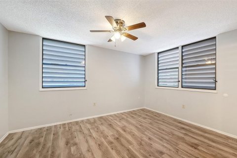Condo in Bradenton, Florida, 2 bedrooms  № 2221436 - photo 22