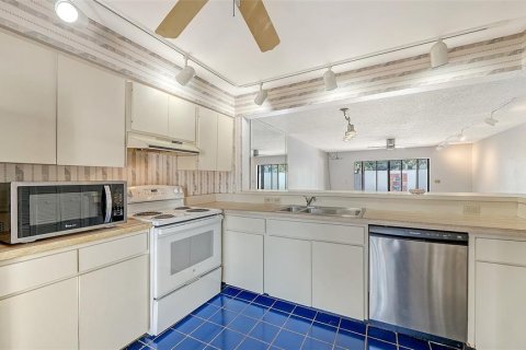 Condo in Bradenton, Florida, 2 bedrooms  № 2221436 - photo 15