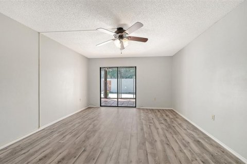 Condo in Bradenton, Florida, 2 bedrooms  № 2221436 - photo 17