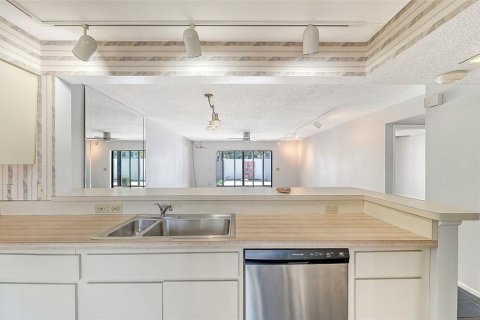 Condo in Bradenton, Florida, 2 bedrooms  № 2221436 - photo 16