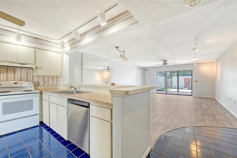 Condo in Bradenton, Florida, 2 bedrooms  № 2221436 - photo 4