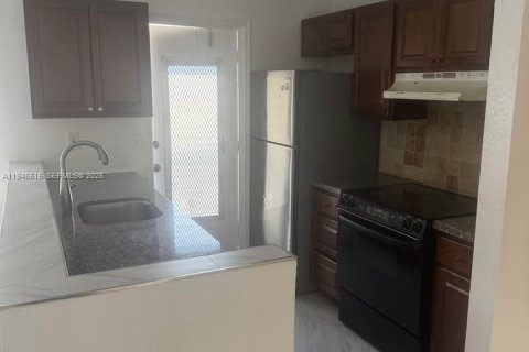 Apartment in Hollywood, Florida 2 bedrooms, 83.61 sq.m. № 2002802 - photo 2