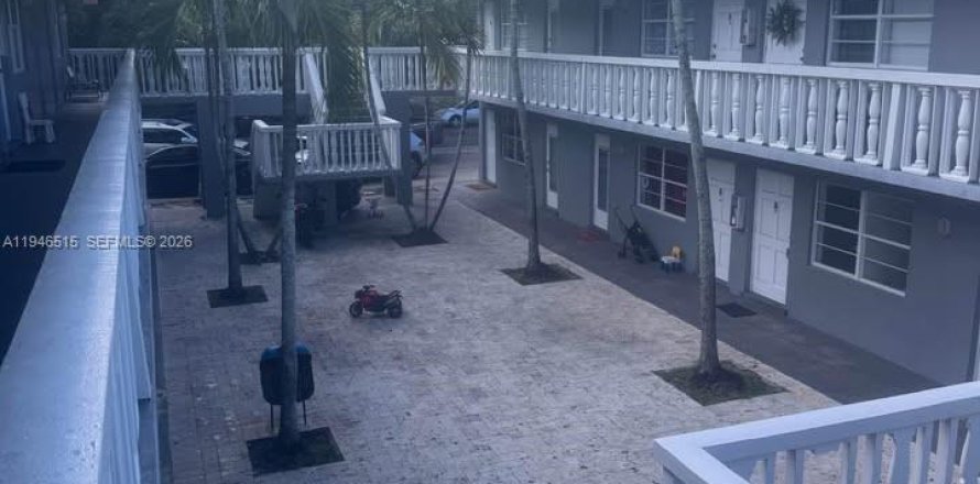 Apartment in Hollywood, Florida 2 bedrooms, 83.61 sq.m. № 2002802