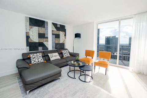 Condominio en venta en Miami, Florida, 3 dormitorios, 114.46 m2 № 2152724 - foto 2