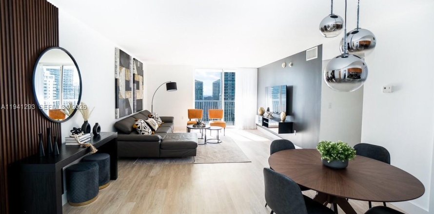 Condominio en Miami, Florida, 3 dormitorios № 2152724