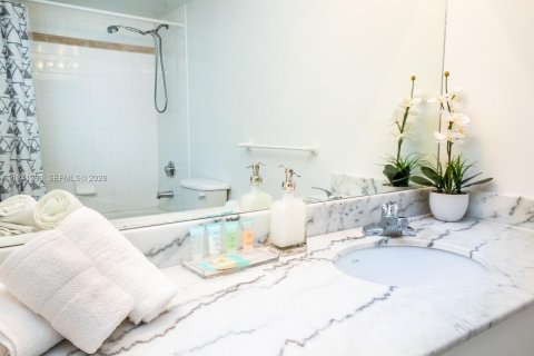 Condominio en venta en Miami, Florida, 3 dormitorios, 114.46 m2 № 2152724 - foto 8