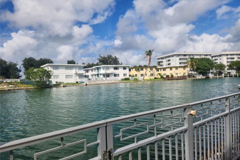 Condominio en venta en Miami Beach, Florida, 1 dormitorio, 63.17 m2 № 1937636 - foto 3
